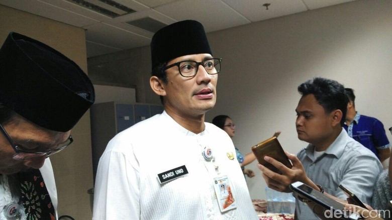 Ancaman Sandi ke Pemotor yang Nekat Melaju di Trotoar Sudirman-Thamrin Ancaman Sandi ke Pemotor yang Nekat Melaju di Trotoar Sudirman-Thamrin