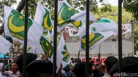 Selain menggelar demo di depan kantor KPU, mereka juga akan melakukan orasi di depan kantor Bawaslu RI. Mereka akan bergerak setelah selesai orasi di depan kantor KPU.