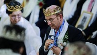 Dalam sebuah pernyataan, Pendeta Moon mengatakan bahwa para umat memiliki kewajiban utuk melindungi anak-anak Allah dengan senjata mereka. Seperti yang juga dituntut Presiden AS Donald Trump agar para guru sekolah dipersenjatai untuk mencegah aksi amuk massal. (Foto: Dok. REUTERS/Eduardo Munoz)