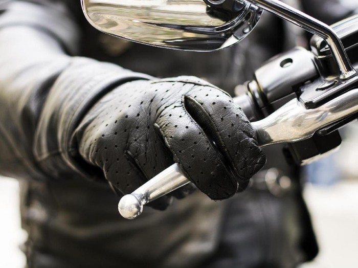 Soal Larangan Mendengarkan Musik Saat Berkendara, Ini Komentar Dokter THT