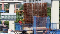 Tol tersebut ditargetkan beroperasi pada April 2019.