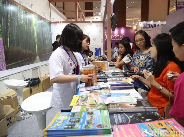 Foto: Berburu Paket Wisata di Astindo Travel Fair