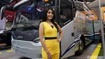 Si Cantik yang Bikin Melirik di Pameran Bus dan Truk