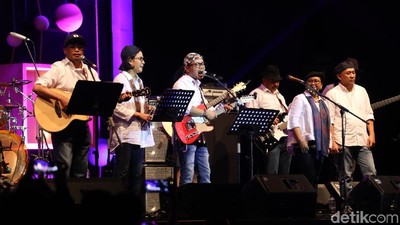 Foto: Penyerahan Sumbangan Imbalan Festival Jazz Band Menteri Jokowi