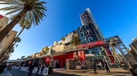 Pagelaran Oscar ke-90 sudah mulai disiapkan. Nampak sudut Hollywood Street sudah mulai steril dan rangka-rangka bangunan sudah mulai berdiri di Dolby Theatre, California, AS. Christopher Polk/Getty Images.