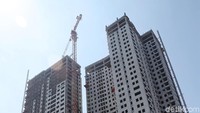Pembangunan apartemen di kawasan Kalimalang, Kota Bekasi, Jawa Barat, Jumat (2/3/2018).