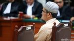 Foto: Jonru Teriakkan Takbir di Sidang Vonis
