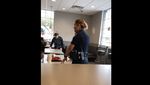 Foto: Viral Video Gelandangan Dilarang Makan di Restoran Cepat Saji AS