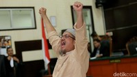 Jon Riah Ukur alias Jonru Ginting terbukti bersalah menyebarkan ujaran kebencian lewat Facebook.
