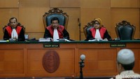 Putusan tersebut dibacakan hakim ketua Antonius Simbolon di Pengadilan Negeri Jakarta Timur, Jl. DR. Sumarno, Cakung, Jaktim, Jumat (2/3/2018).