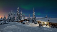 Kuusamo merupakan resort ski populer di Finlandia. Daerah ini juga memiliki malam yang panjang di musim dingin. Mereka bisa tidak tekena matahari sampai 200 hari. (Thinkstock)