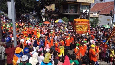 Foto: Hebohnya Pawai Cap Go Meh di Cirebon
