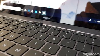 Webcam ini punya wide-angle jadi bisa menangkap objek di depannya dengan luas. Foto: Achmad Rouzni Noor II/detikINET