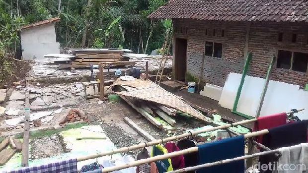 Puluhan Rumah di Brebes Rusak Akibat Tanah Ambles
