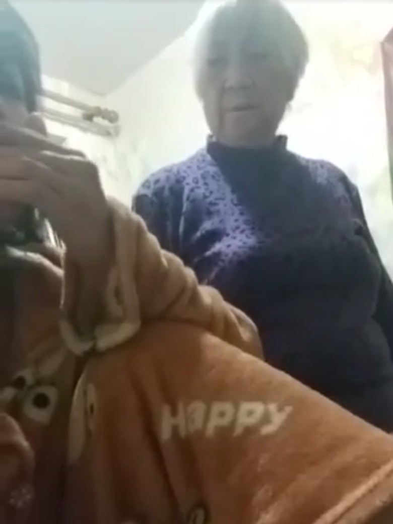 TKI yang Live FB Saat Disiksa Majikan Pulang dari RS TKI yang Live FB Saat Disiksa Majikan Pulang dari RS