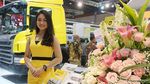 Si Cantik yang Bikin Melirik di Pameran Bus dan Truk