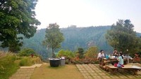 Pegunungan di Dago Atas jadi pemandangan lepas jika Anda berdiri di area Cafe DPakar. Lokasi ini cocok jadi tempat prewed untuk pemotretan pagi maupun sore. Foto: Istimewa