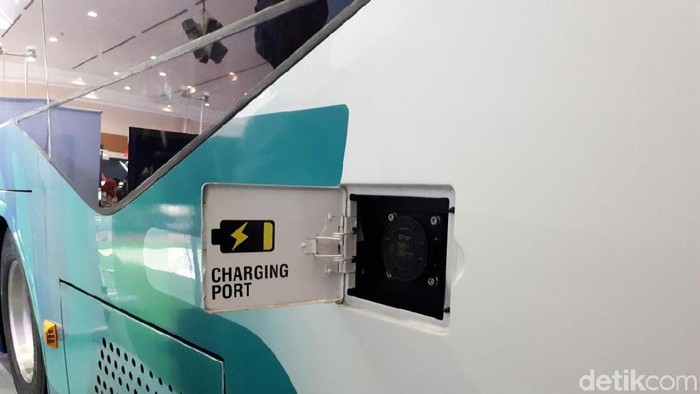 Tempat charging di bus listrik yang bakal diuji coba di Bandara Soetta