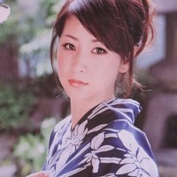 Ia pun ternyata menyesuaikan tampilan riasan seiring usia. Masako mengaku kini menghindari warna terlalu terang dan mengaplikasikan makeup ringan untuk tampak muda. Foto: Instagram Masako Mizutani