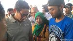 Foto: Sandiaga Tersengat Aroma Durian yang Bikin Gagal Fokus