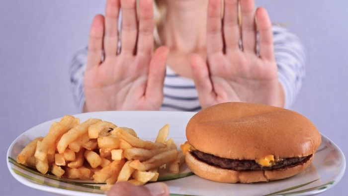 Sebaiknya jangan terlalu sering makan junk food bila ingin hamil. (Foto: Thinkstock) Sebaiknya jangan terlalu sering makan junk food bila ingin hamil. (Foto: Thinkstock)