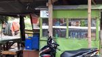 Di Warkop Ini Bule Luntang-lantung Sering Ditraktir Warga Ngopi