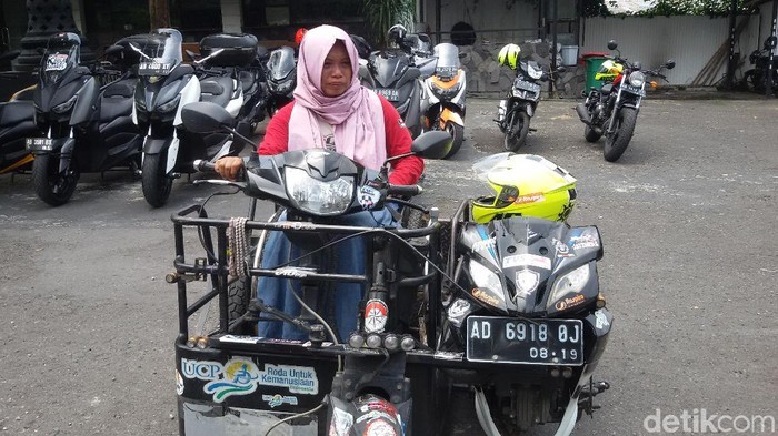 Tentang Mbak Sri, Pemotor Difabel yang Keliling Indonesia