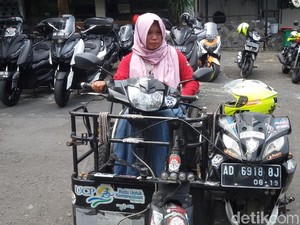 Tentang Mbak Sri, Pemotor Difabel yang Keliling Indonesia