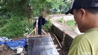 Terlihat juga semacam wajan kecil di lokasi tersebut.