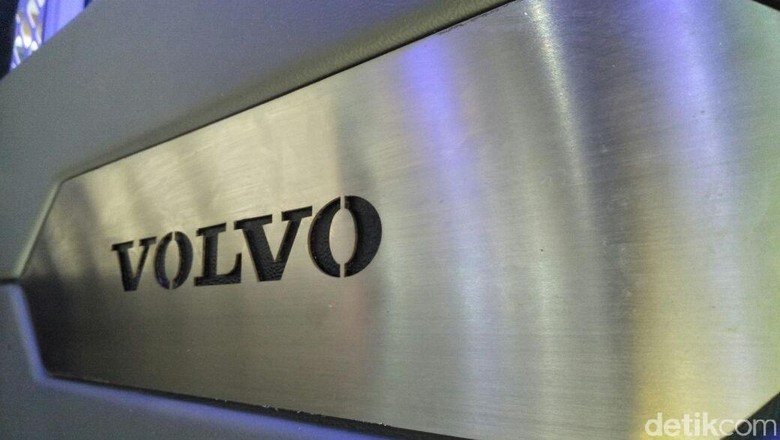 TransJakarta Volvo Mobil buatan Swedia, Volvo, sudah dikenal kenyamanannya. Nah bagi penggemar bus TransJakarta, anda bisa merasakan kenyamanan khas Volvo itu bulan Maret ini.