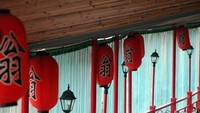 Disepanjang lorong seram ini juga dipasangkan lampion merah bertuliskan huruf China. Kira-kira kamu berani ngga ya? Foto: Istimewa