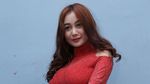 Siang-siang Gini, Lihat Dulu Foto Pamela Duo Serigala yang Merah Menggoda