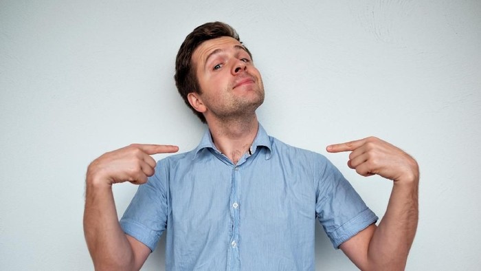 Self-satisfied and proud caucasian young man looks forward showing with index fingers on himself. congkak, angkuh.