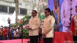 Ekspresi Anies-Sandiaga saat Nonton Atraksi Barongsai di Glodok