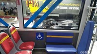 Bus dipamerkan di GIICOMVEC, Jakarta Convention Center, Senayan, Jakarta. Foto: Ruly Kurniawan