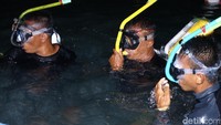 Peserta Siap berenang melintasi selat sunda