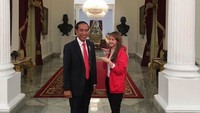 Peneliti LIPI Siti Zuhro mengatakan harusnya Presiden Jokowi bisa menjaga etika politik. Sebagai orang nomor satu yang notabene calon presiden di pemilu 2019, Pak Jokowi bisa menjaga dan merawat etika politik agar nilai-nilai budaya politik yang kompatibel dengan demokrasi terbangun, katanya. (Foto: Instagram Tsamara Amany)