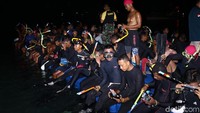 Para perenang yang ikut menaklukkan Selat Sunda terdiri atas 284 perenang dari Marinir, TNI/Polri, dan umum