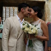 Putri Marino tidak seperti pengantin pada umumnya yang biasanya tampil dengan makeup glamour. Dalam acara pernikahannya dengan Chicco Jerikho di Hotel Sofitel, Nusa Dua, Sabtu (3/3/2018), Putri bahkan tidak menggunakan bulu mata palsu. Foto: Instagram