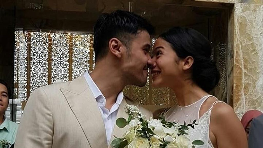 Menikah dengan Chicco Jerikho, Putri Marino Cantik Bergaun Pengantin Simpel Menikah dengan Chicco Jerikho, Putri Marino Cantik Bergaun Pengantin Simpel