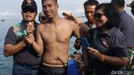 10 Jam Berenang Para Penakluk Selat Sunda Tiba di Merak