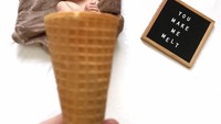 Akun Instagram @jenniferatkinson ini memang sudah sering berkreasi dengan anaknya. Kreativitas sang ibu ditambah muka menggemaskan sang anak jadi paket lengkap! Pakai cone es krim aja udah bikin gemes. Foto: Instagram @jenniferatkinson