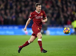 James Milner, pemain senior Liverpool, sudah rutin menggunakan nomor punggung 7 bahkan sebelum bergabung dengan The Reds. Ia mulai memakai nomor itu sejak 2010, ketika masih di Manchester City. (Foto: Gareth Copley/Getty Images)