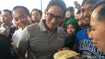 Foto: Sandiaga Tersengat Aroma Durian yang Bikin Gagal Fokus