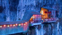 Restoran di China ini bernama Fangweng. Tempatnya ada di gunung yang terletak di Provinsi Hubei, sekitar 12 Km di sebelah utara Kota Yichang. Foto: Istimewa