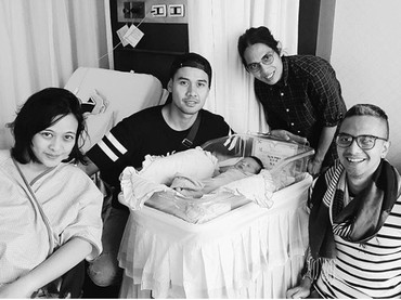 Foto-foto Ini Tunjukkan Chicco Jerikho Sudah Cocok Jadi Ayah