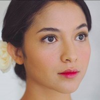 Putri Marino lebih sering tampil dengan makeup natural, bahkan di hari pernikahannya dengan Chicco Jerikho ia tampil sangat sederhana tanpa bulu mata palsu. Di sejumlah kesempatan, Putri pun tampil polos tanpa makeup. Inilah pesona Putri Marino tampil polos yang tetap bikin Adem Foto: Instagram