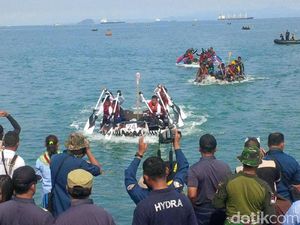 6 Jam Mendayung Taklukkan Selat Sunda, Para Prajurit Tiba di Merak