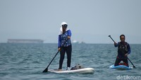 Menteri Kelautan dan Perikanan Susi Pudjiastuti ikut memeriahkan lomba renang dan dayung lintas Selat Sunda, di Tanjung Sekong, Merak.