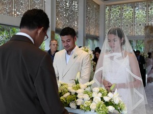 Deretan Selebriti yang Memilih Nikah Diam-diam